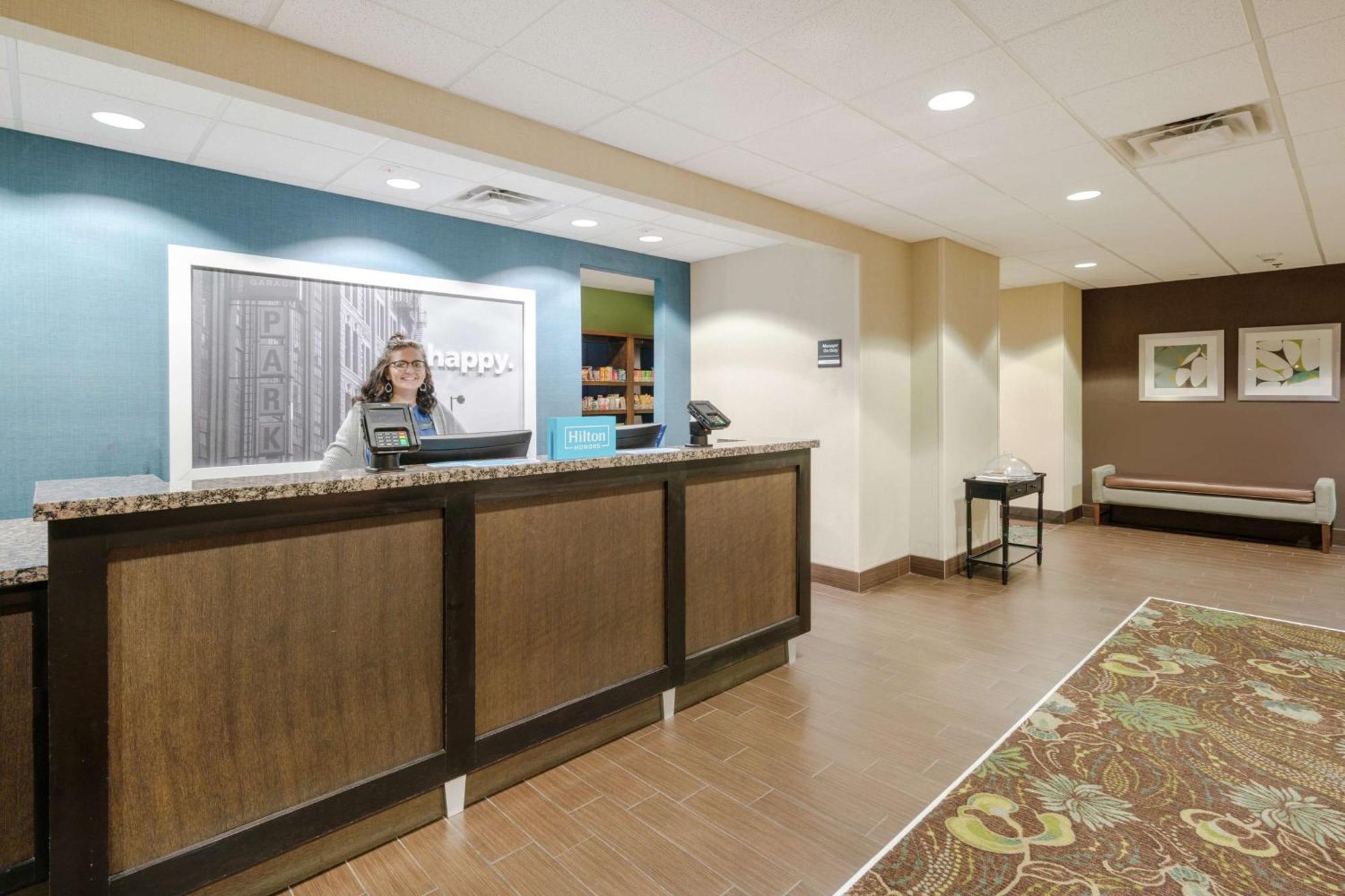 Hampton Inn University Area, Huntington, Wv Bagian luar foto